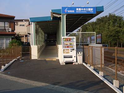 駅入口