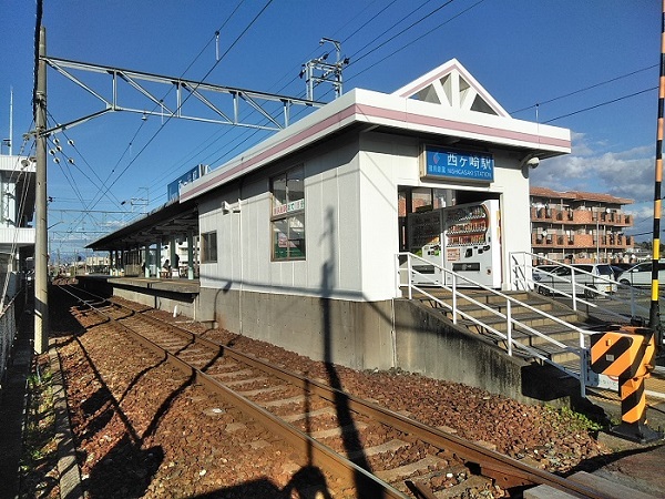 遠州西ヶ崎駅舎